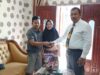 CALON KADES KEMANTAN NO URUT 2 SYAMSUDIN BERI KADO UNTUK ANAK SEKOLAH MINGGU DAN PEMUDA GPdI HOSANNA ASAMERAH